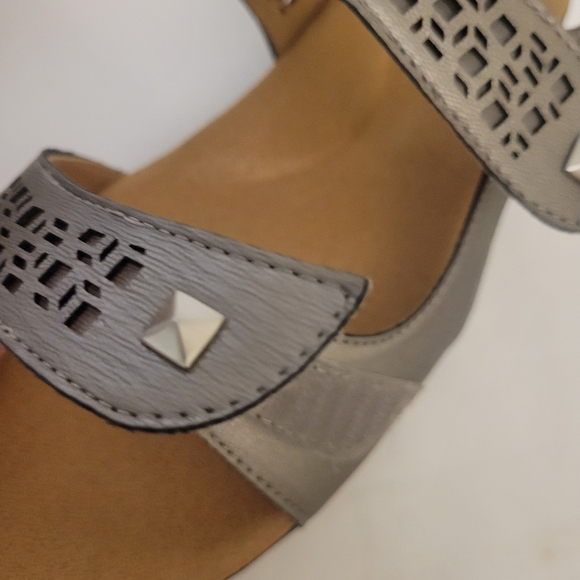 Trotters Romi Pewter Slingback Sandals - Picture 8 of 10